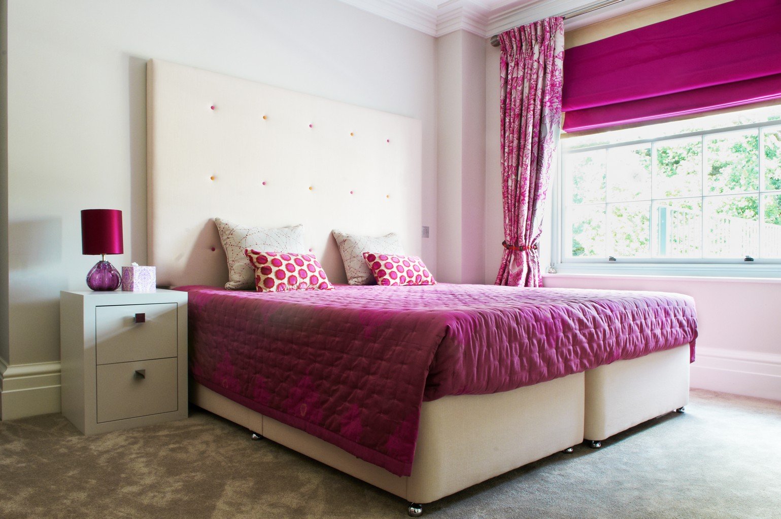 grey luxury carpet in magenta bedroom