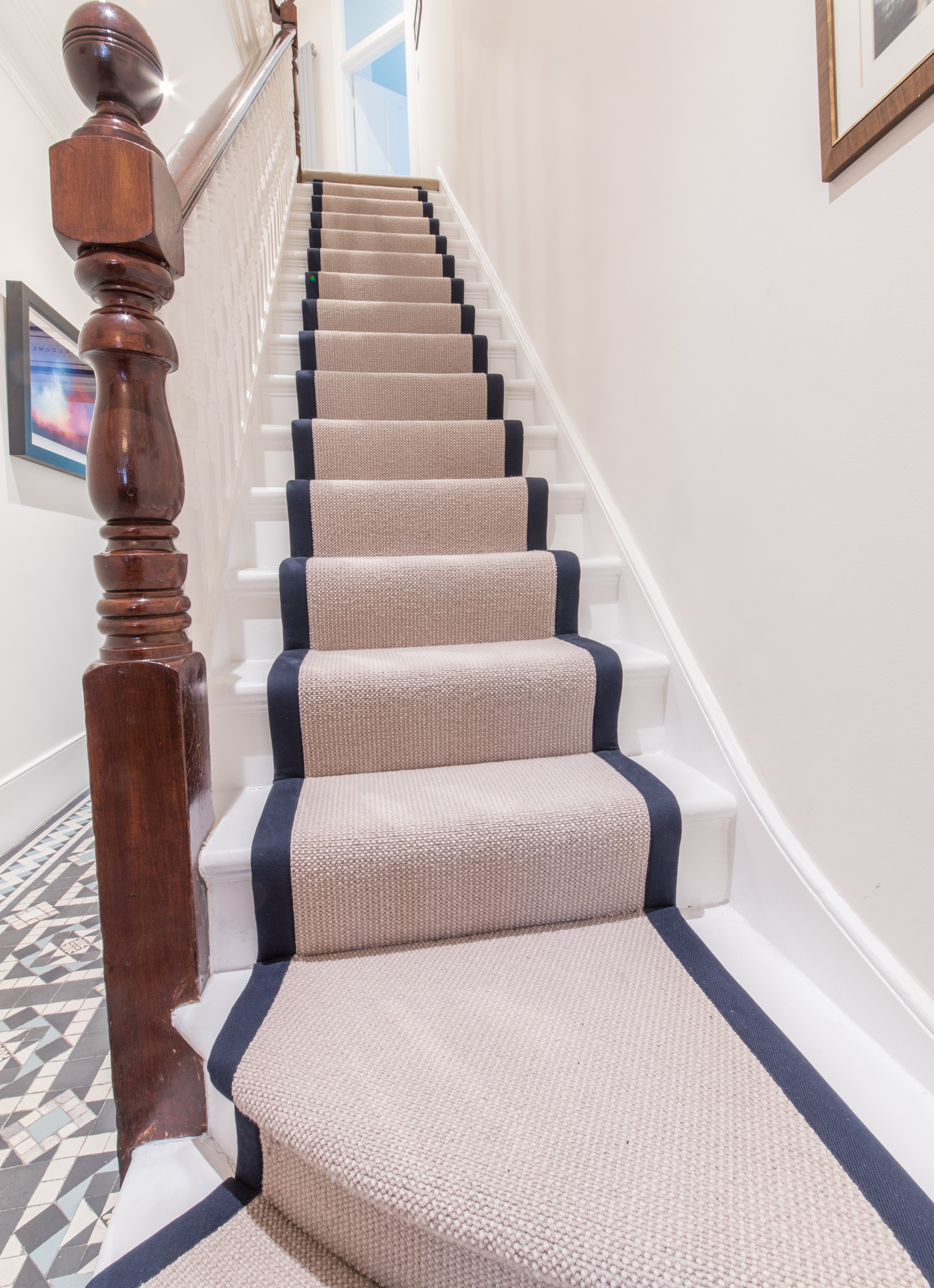 25 Stunning Carpeted Staircase Ideas - Most Beautiful Staircase Styling